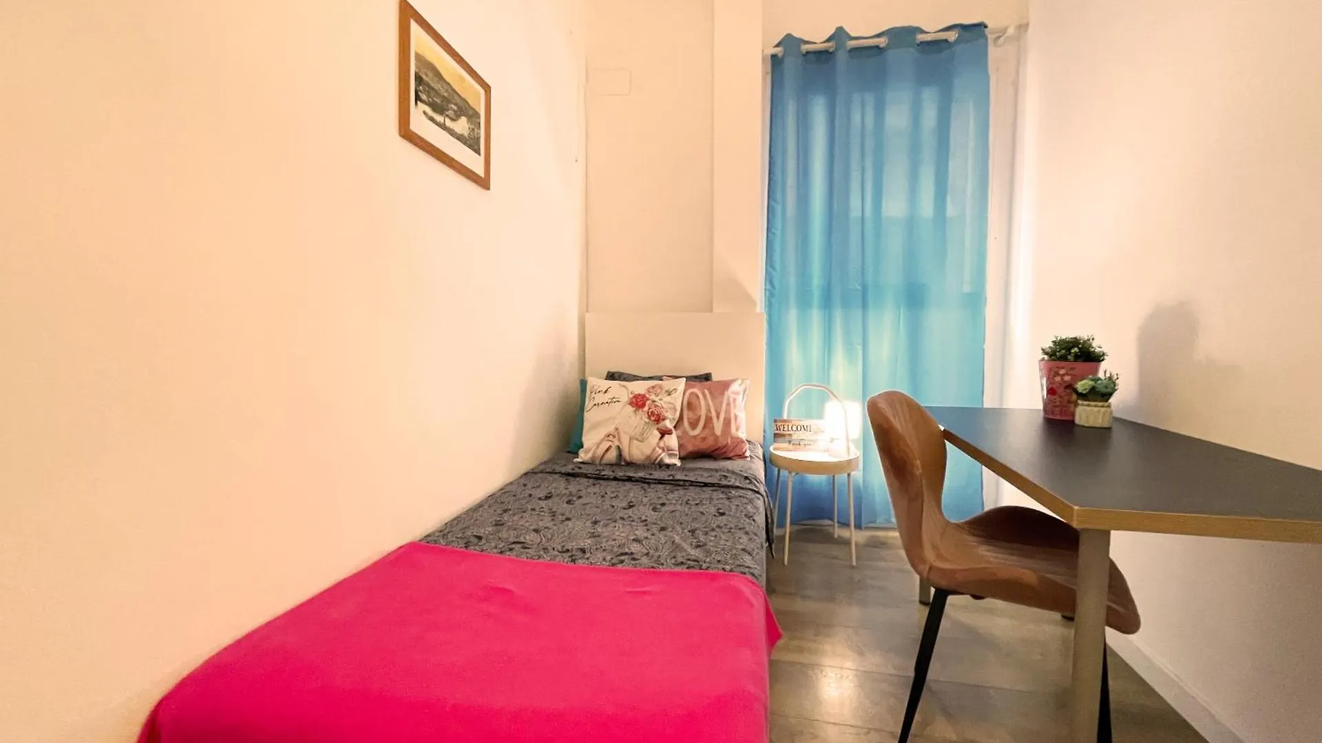 Hostel Gothic Near The Beach Rooms Barcelona