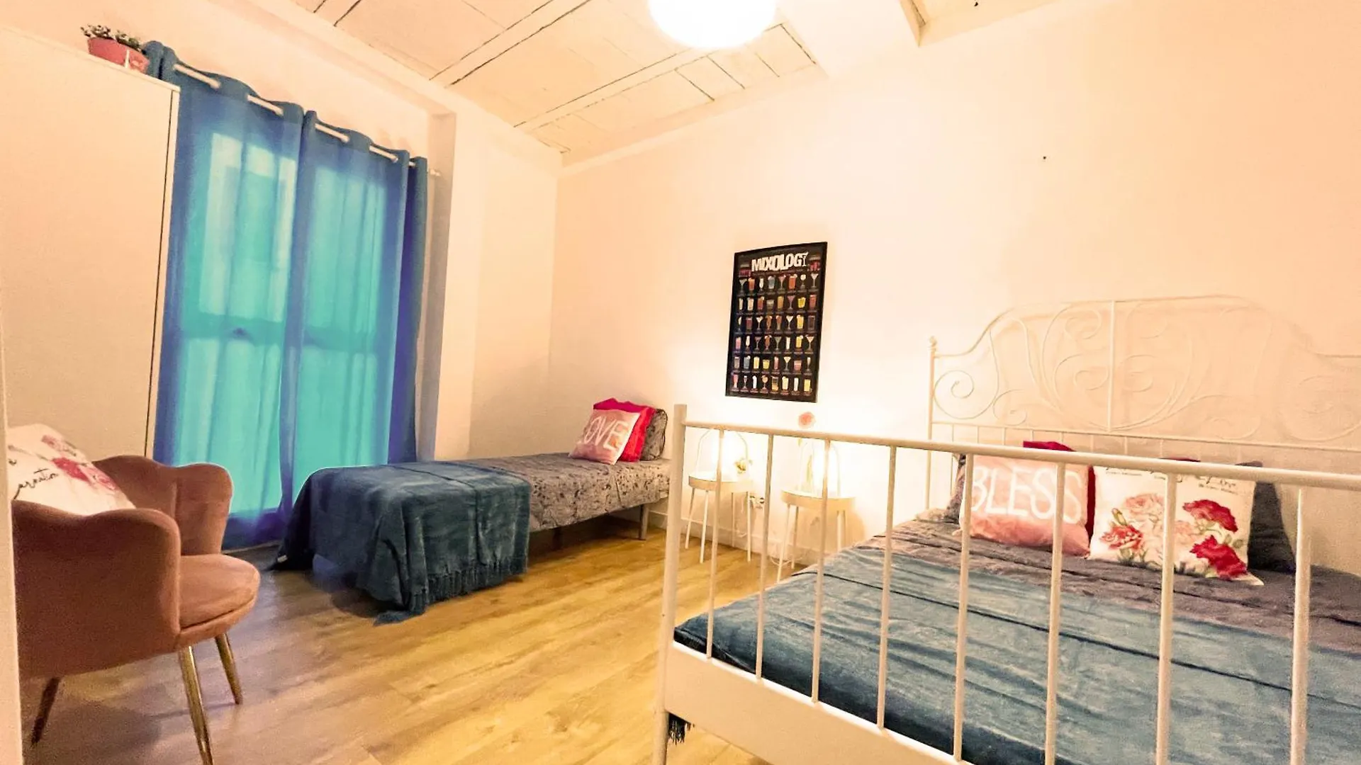 Hostel Gothic Near The Beach Rooms Barcelona