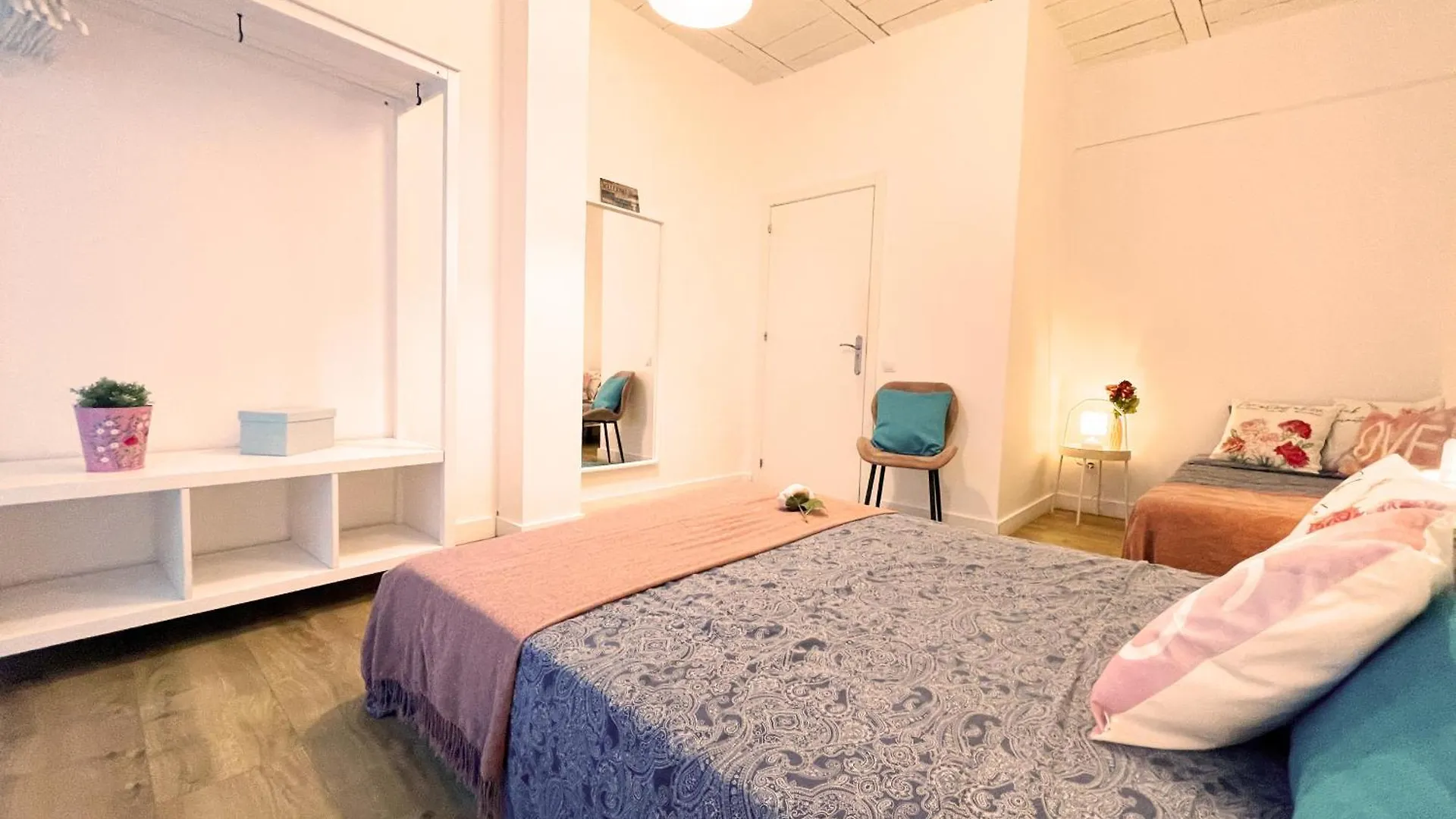 Hostel Gothic Near The Beach Rooms Barcelona